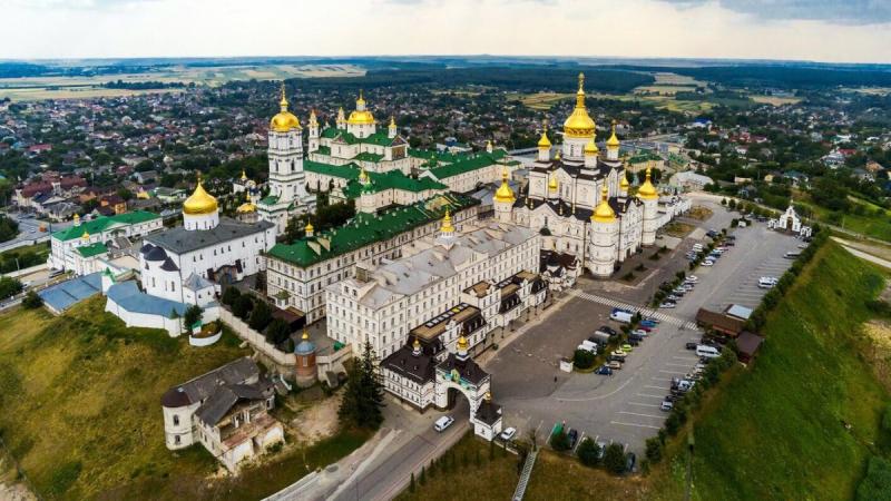 Влада Почаєва подала апеляцію на судове рішення, яке передбачає повернення державі будівель Почаївської лаври. Начальник обласної військової адміністрації звернувся до правоохоронних органів для розслідування ситуації.