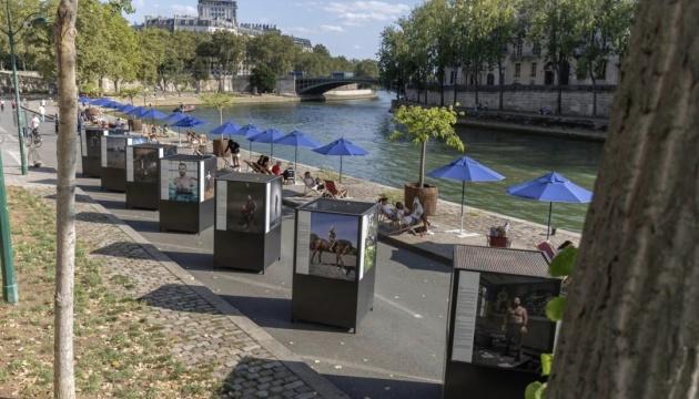 На експозиції в Парижі демонструються світлини українців, які зазнали поранень через війну.