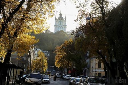 У Києві очікується зниження температури та можливі дощі найближчим часом, згідно з прогнозом синоптиків.