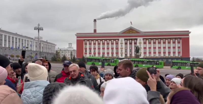 Біженці з Суджі провели акцію протесту в Курську через невиплату компенсацій за житло.